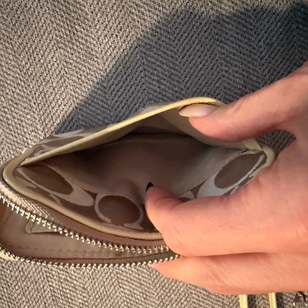 Coach Poppy Beige Wristlet with Dark Silver Patch - Picture 7 of 12